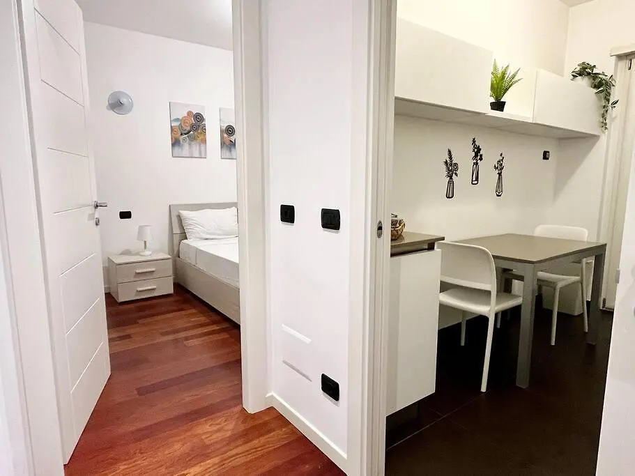 Milano Centrale - Suite Relax Con Terrazzo 0*, Milan Italy